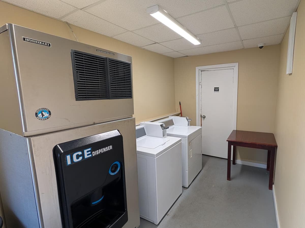 Laundry Facilities & Ice Machine